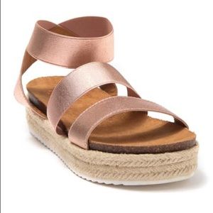 NWT c&C California platform sandals